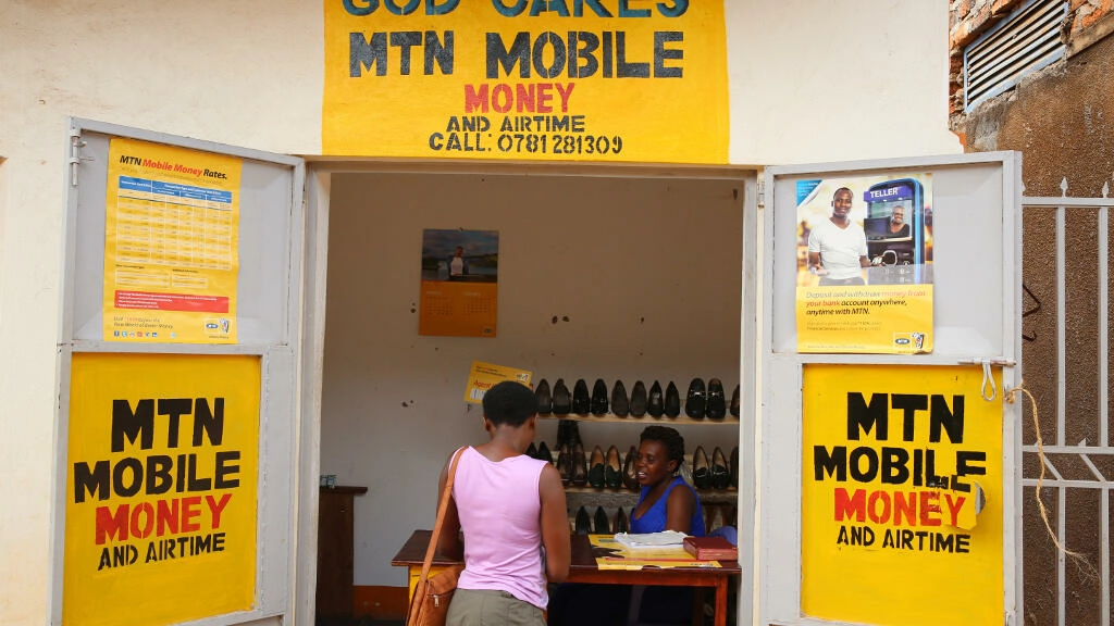 Une cabine de «mobile money» en Ouganda. Godong/UIG via Getty Images